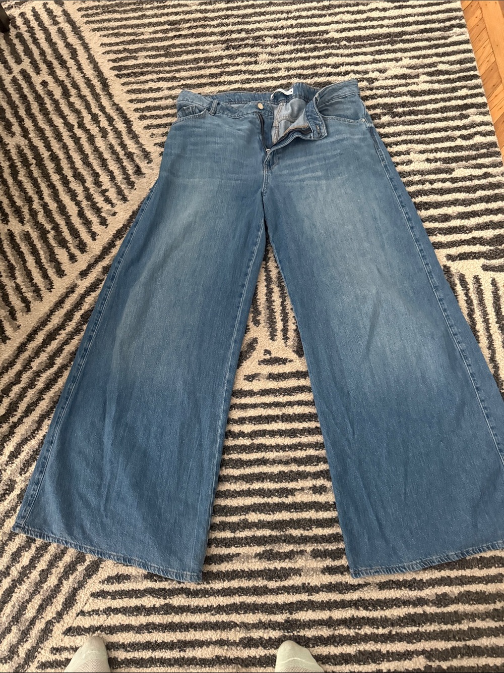 Zara Wide-Leg Jeans in Medium Blue Denim